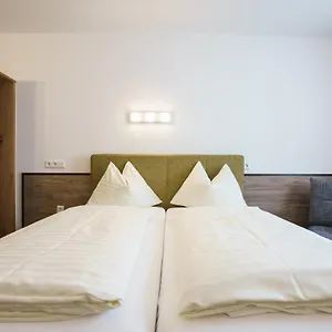 https://hotel-drei-kreuz.saalbachhinterglemmhotels.com