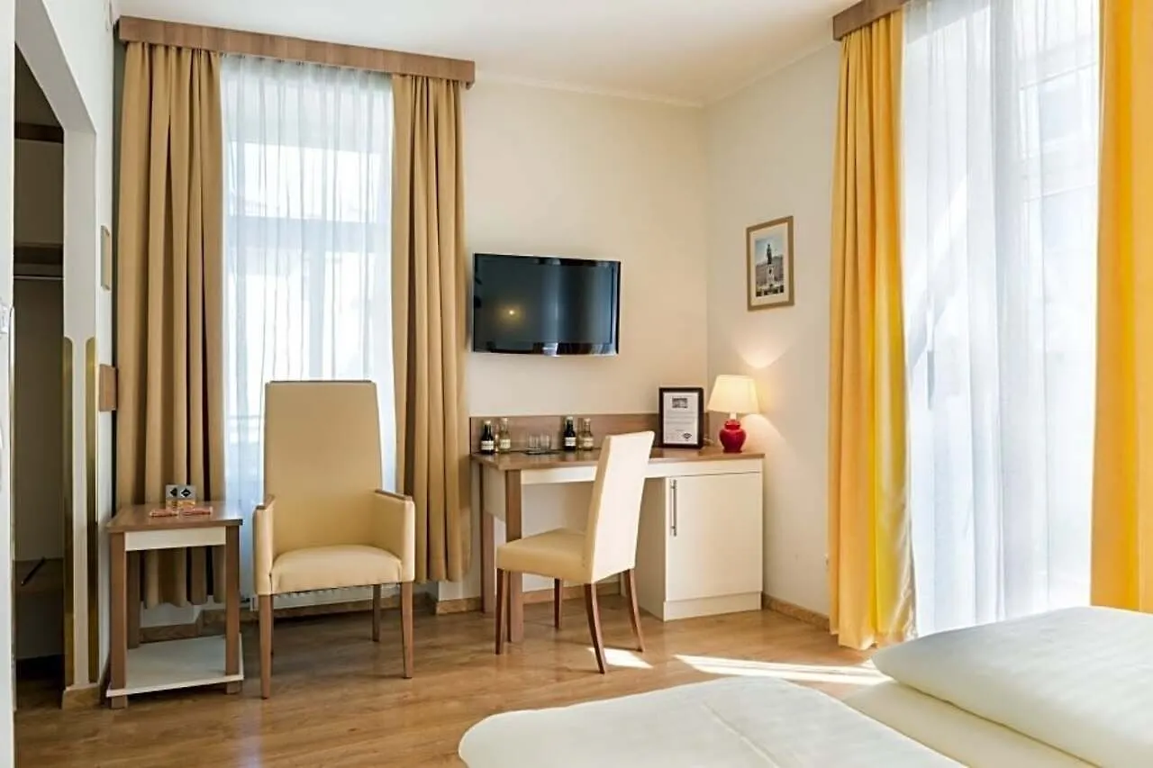 Theater Hotel Salisburgo